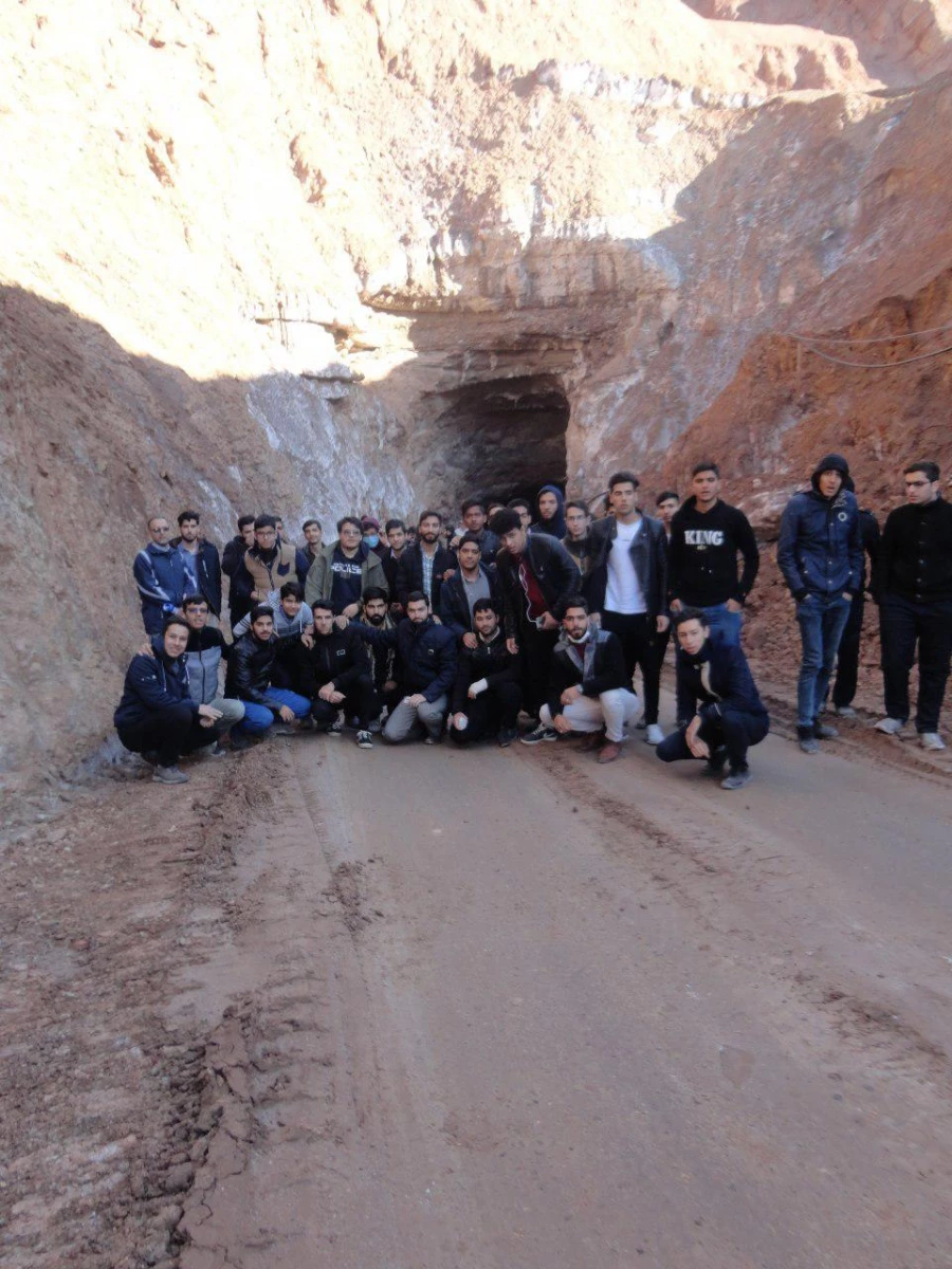 همزمان با هفته پژوهش انجام شد : 
بازدید علمی دانشجویان از معاون فیروزه و نمک شهرستان نیشابور  6