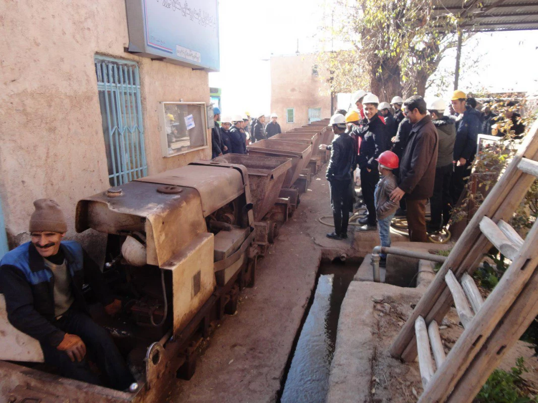 همزمان با هفته پژوهش انجام شد : 
بازدید علمی دانشجویان از معاون فیروزه و نمک شهرستان نیشابور  7