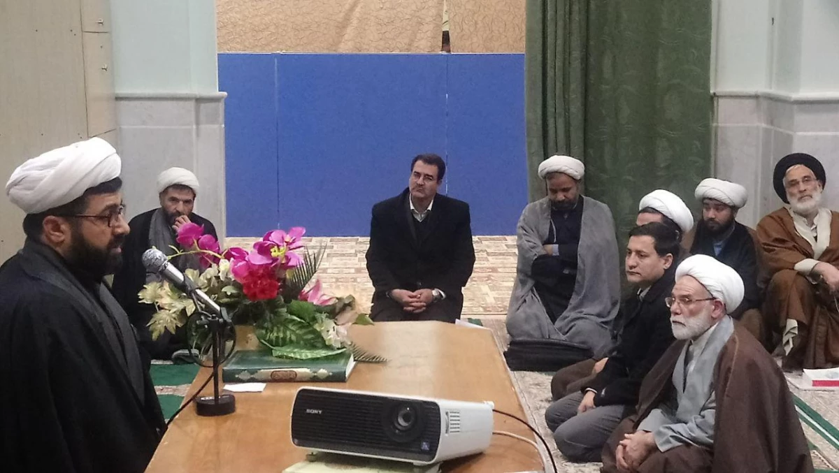 همزمان با سالروز شهادت شهید مفتح و روز وحدت حوزه و دانشگاه انجام شد : 
حضور اساتید و دانشجویان در مراسم روز وحدت حوزه و دانشگاه  4