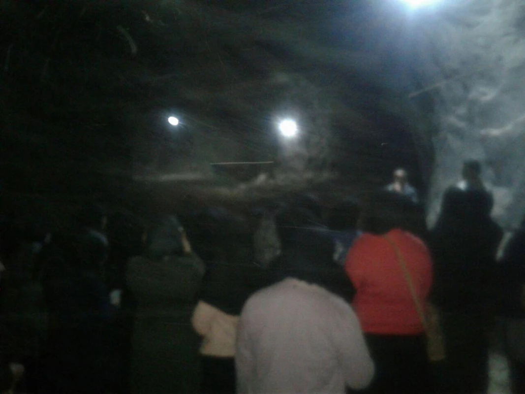 در روزهای پایانی هفته پژوهش و همزمان با اولین روز زمستان انجام شد : 
بازدید دانشجویان خواهر ورودی 98 از معادن فیروزه و نمک شهرستان نیشابور  3