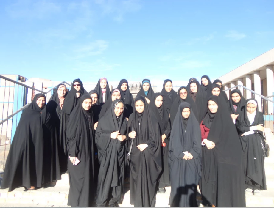 حضور دانشجویان واحد خواهران در افلاک نمای خیام 