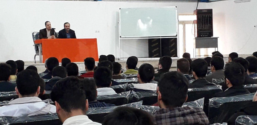 با حضور مسئولین هسته گزینش اداره کل آموزش و پرورش خراسان رضوی انجام شد : 
جلسه پرسش و پاسخ در خصوص مسائل مرتبط با گزینش و تبیین فرایند گزینش دانشجویان در طول مدت تحصیل 3