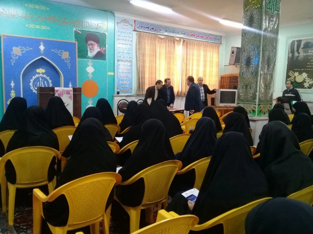 با حضور مسئولین هسته گزینش برگزار شد : 
جلسه پرسش و پاسخ در خصوص مسائل مرتبط با حوزه گزینش در واحد خواهران دانشور نیشابور 2