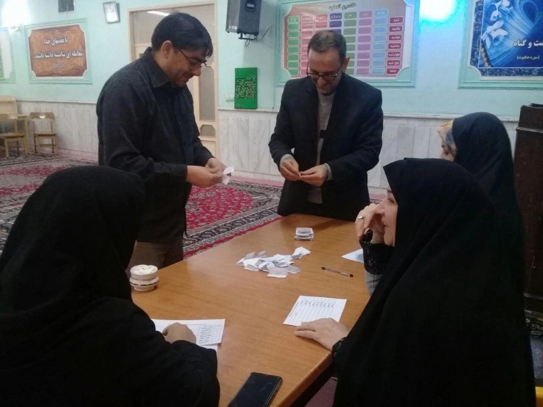 با مشارکت دانشجویان واحد خواهران برگزار شد : 
برگزاری انتخابات شورای صنفی رفاهی دانشجویان  2