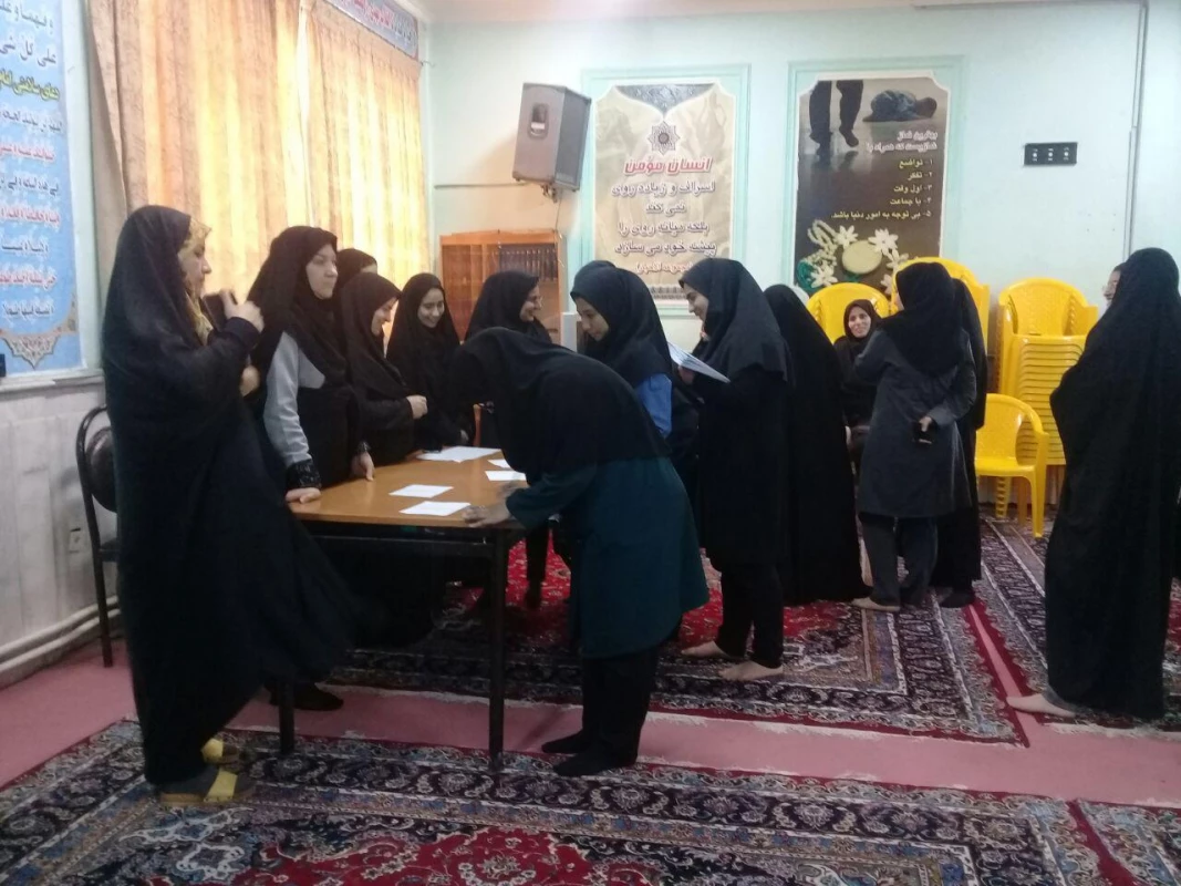 با مشارکت دانشجویان واحد خواهران برگزار شد : 
برگزاری انتخابات شورای صنفی رفاهی دانشجویان  4