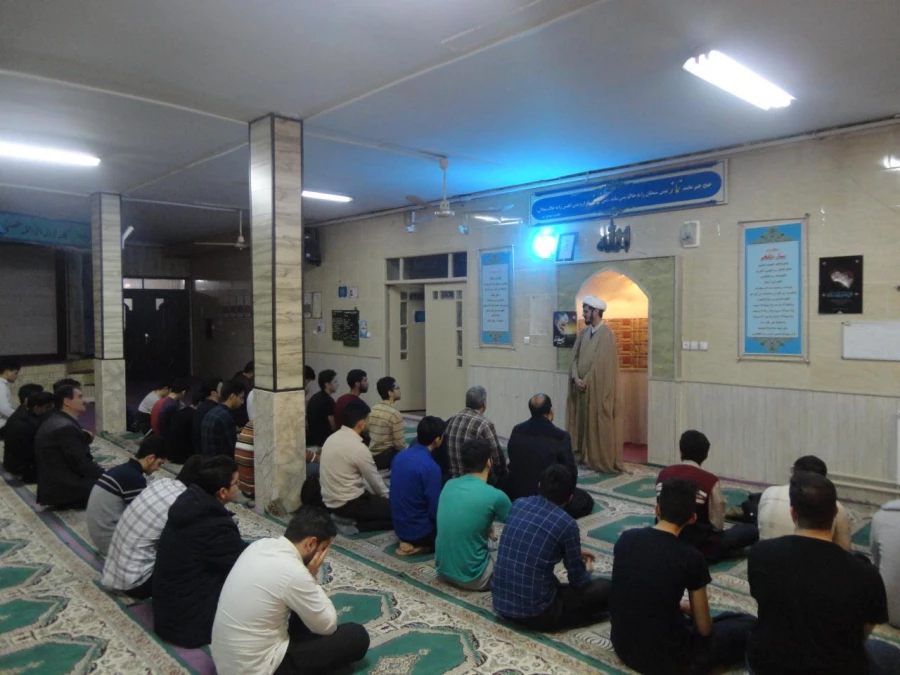 با حضور دانشجویان ، اساتید و کارکنان واحد دانشور برگزار شد : 
برگزاری مراسم ویژه شهادت سردار حاج قاسم سلیمانی ، جان باختگان در حادثه کرمان و سانحه هوایی  3