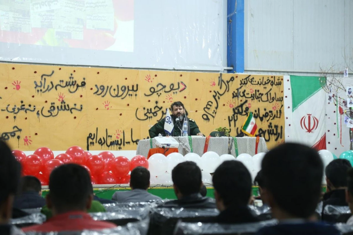 به همت بسیج دانشجویی واحد دانشور برگزار شد : 
همایش سیاسی چهل و یک سال مقاومت  به مناسبت طلیعه چهل و یکمین سالگرد پیروزی انقلاب اسلامی 7