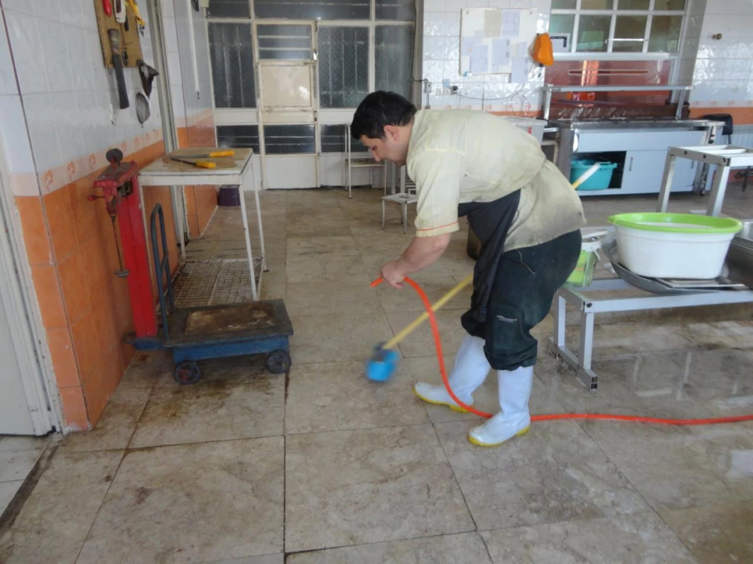 در راستای پیشگیری و مقابله با ویروس کرونا انجام شد : 
ضد عفونی و نظافت عمومی فضای سراهای دانشجویی ، کلاسها ، آشپزخانه و سالن های واحد دانشور  4