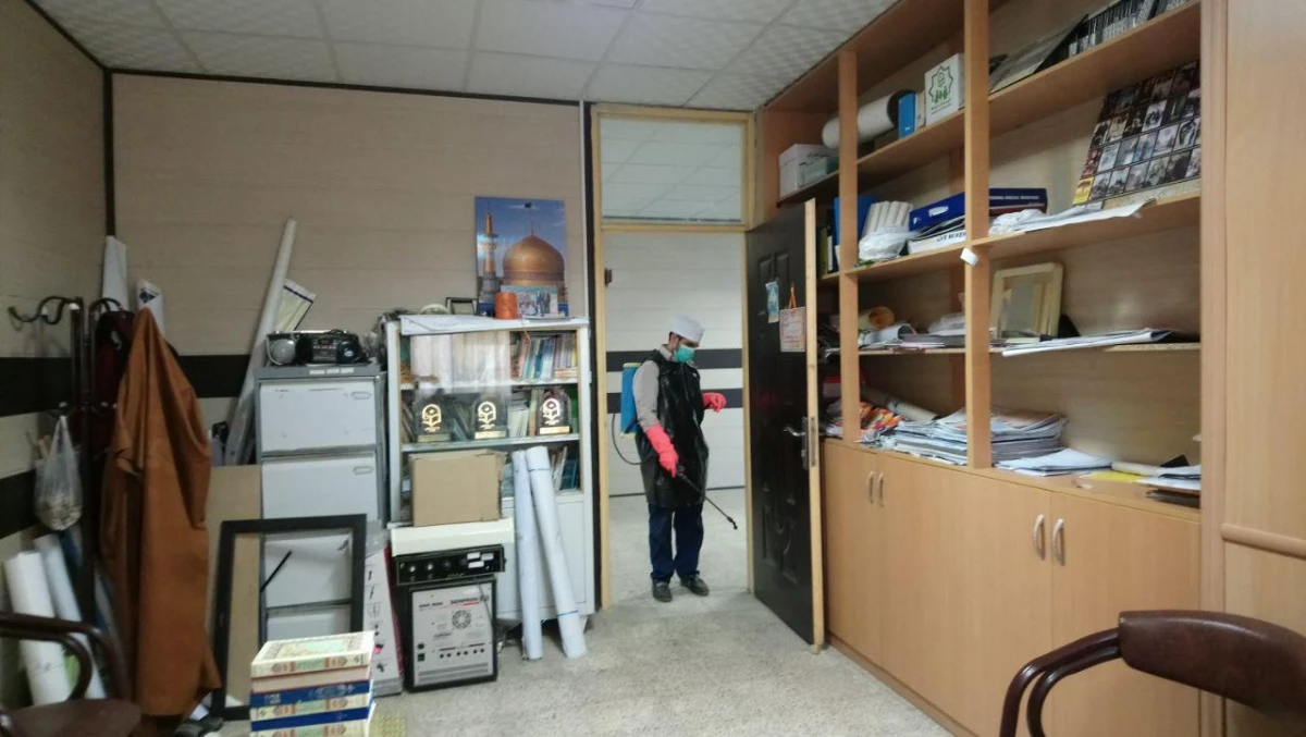 در راستای پیشگیری و مقابله با ویروس کرونا انجام شد : 
ضد عفونی و نظافت عمومی فضای سراهای دانشجویی ، کلاسها ، آشپزخانه و سالن های واحد دانشور  14