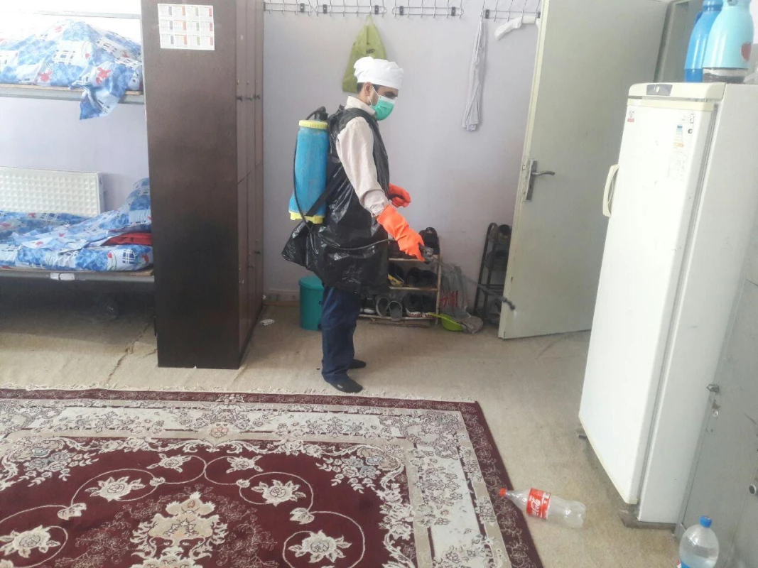 در راستای پیشگیری و مقابله با ویروس کرونا انجام شد : 
ضد عفونی و نظافت عمومی فضای سراهای دانشجویی ، کلاسها ، آشپزخانه و سالن های واحد دانشور  16