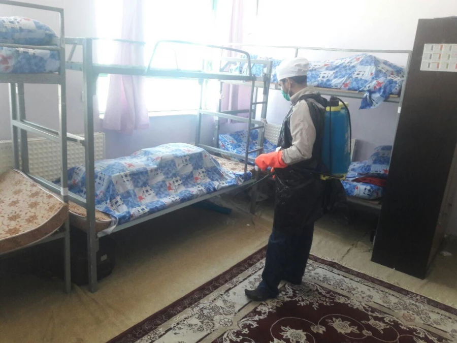 در راستای پیشگیری و مقابله با ویروس کرونا انجام شد : 
ضد عفونی و نظافت عمومی فضای سراهای دانشجویی ، کلاسها ، آشپزخانه و سالن های واحد دانشور  17