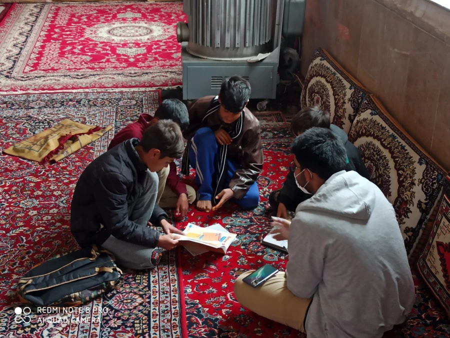 همزمان با دهه سرآمدی آموزش و تجلیل از مقام معلم و استاد انجام شد : 
برگزاری اردوی جهادی تدریس دانشجو معلمان در روستاهای محروم شهرستان نیشابور به همت بسیج دانشجویی 5