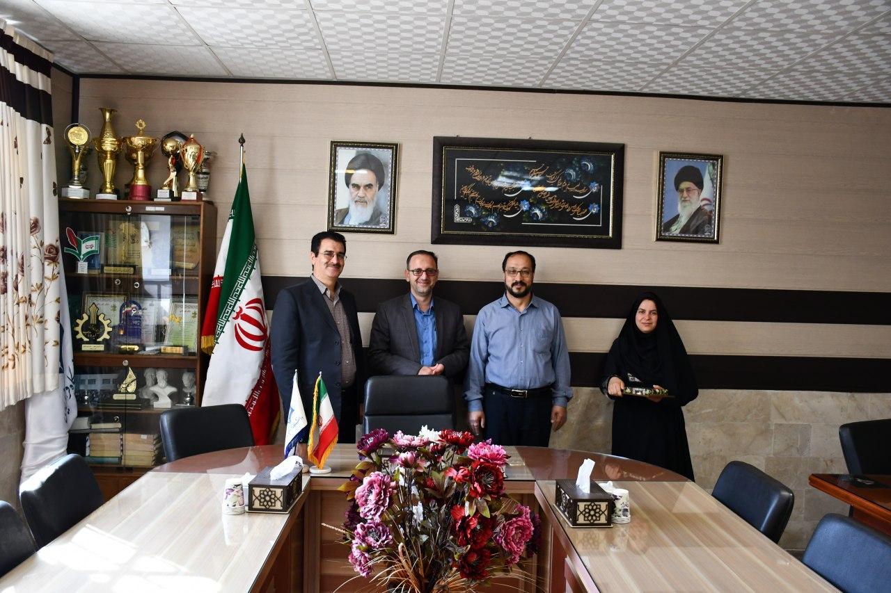 همزمان با روز روابط عمومی و ارتباطات برگزار شد :  تجلیل از سرکار خانم اولادی مسئول روابط عمومی واحد دانشور نیشابور 2