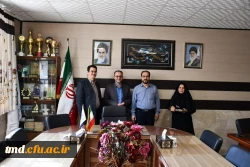 همزمان با روز روابط عمومی و ارتباطات برگزار شد : 
تجلیل از سرکار خانم اولادی مسئول روابط عمومی واحد دانشور نیشابور 2