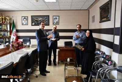 همزمان با روز روابط عمومی و ارتباطات برگزار شد : 
تجلیل از سرکار خانم اولادی مسئول روابط عمومی واحد دانشور نیشابور