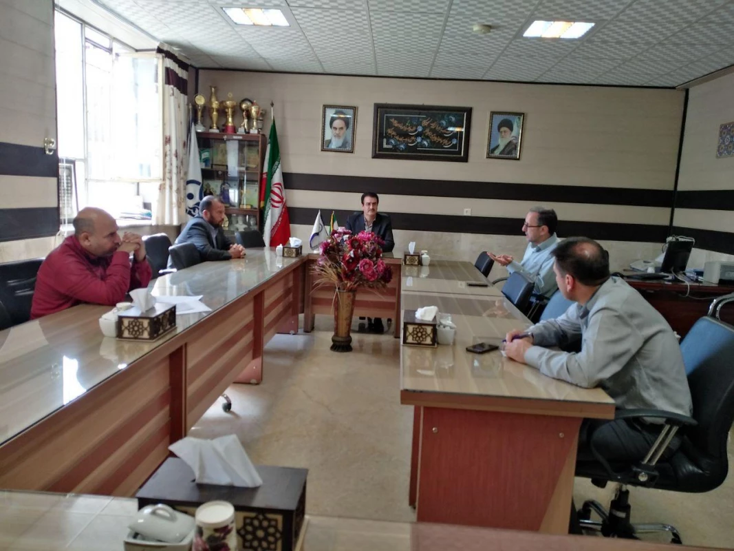 با حضور کارکنان و ریاست واحد دانشور برگزار شد : 
جلسه هماهنگی و تبادل نظر در خصوص چگونگی برگزاری کلاسهای آموزشی از 17 خرداد و برگزاری امتحانات  2