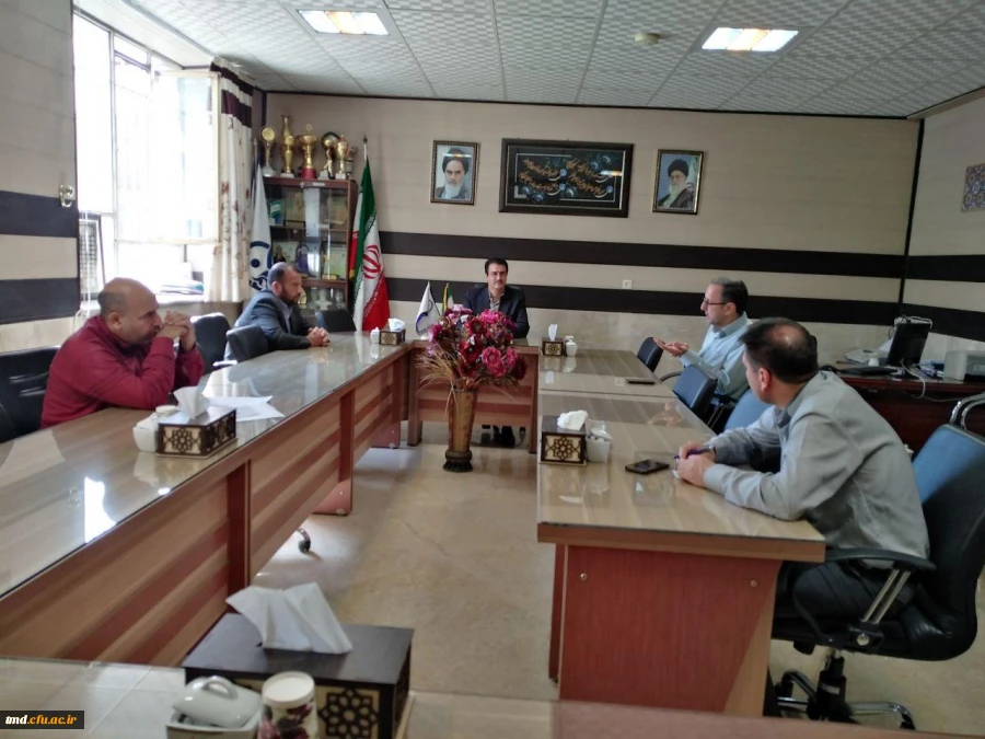 با حضور کارکنان و ریاست واحد دانشور برگزار شد : 
جلسه هماهنگی و تبادل نظر در خصوص چگونگی برگزاری کلاسهای آموزشی از 17 خرداد و برگزاری امتحانات  2