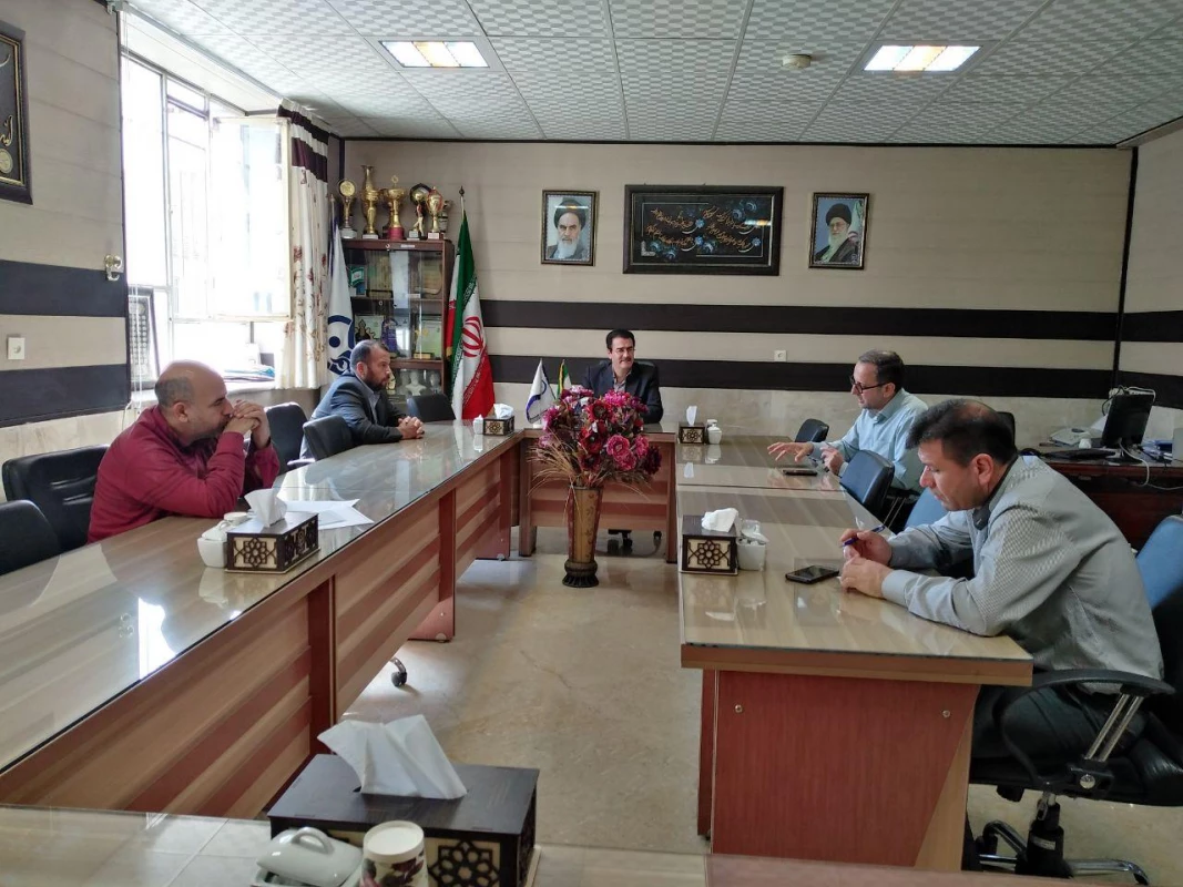 با حضور کارکنان و ریاست واحد دانشور برگزار شد : 
جلسه هماهنگی و تبادل نظر در خصوص چگونگی برگزاری کلاسهای آموزشی از 17 خرداد و برگزاری امتحانات  3