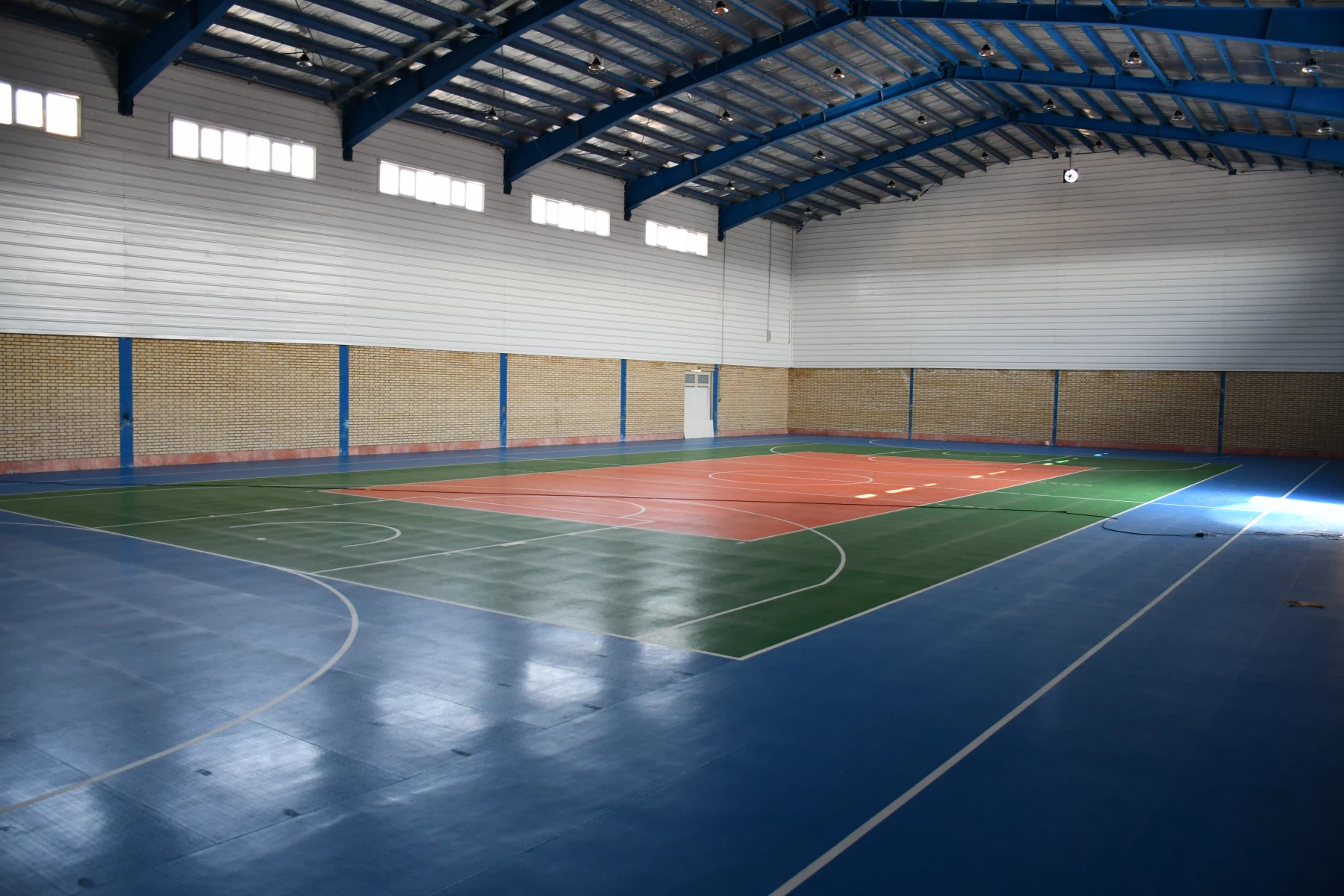 اتمام مرحله اول ساخت سالن ورزشی چند منظوره واحد دانشور  13