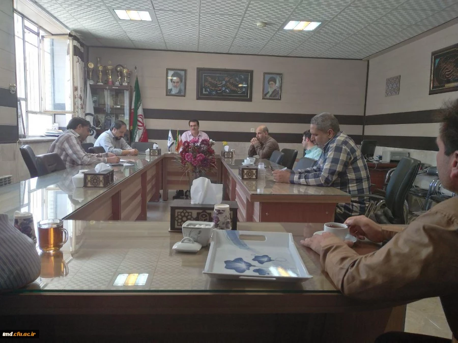 با حضور کارشناسان و مسئول واحد دانشور برگزار شد : 
جلسه هم اندیشی و هماهنگی در خصوص وضعیت برون سپاری مجموعه سلف سرویس و آشپزخانه واحد دانشور  2