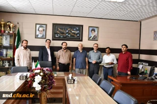 با حضور کارکنان واحد دانشور انجام شد : 
جلسه تجلیل از کارشناس محترم پژوهش آقای صادقی