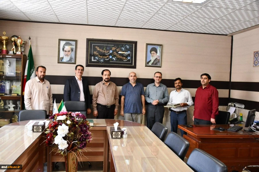 با حضور کارکنان واحد دانشور انجام شد : 
جلسه تجلیل از کارشناس محترم پژوهش آقای صادقی 2