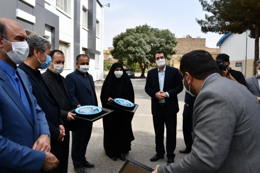 همزمان با هفته دولت و با حضور آقای مهندس رخشانی مهر معاون وزیر و رئیس سازمان نوسازی مدارس انجام شد : 
آئین افتتاح مرحله اول سالن ورزشی چند منظوره واحد دانشور نیشابور 5