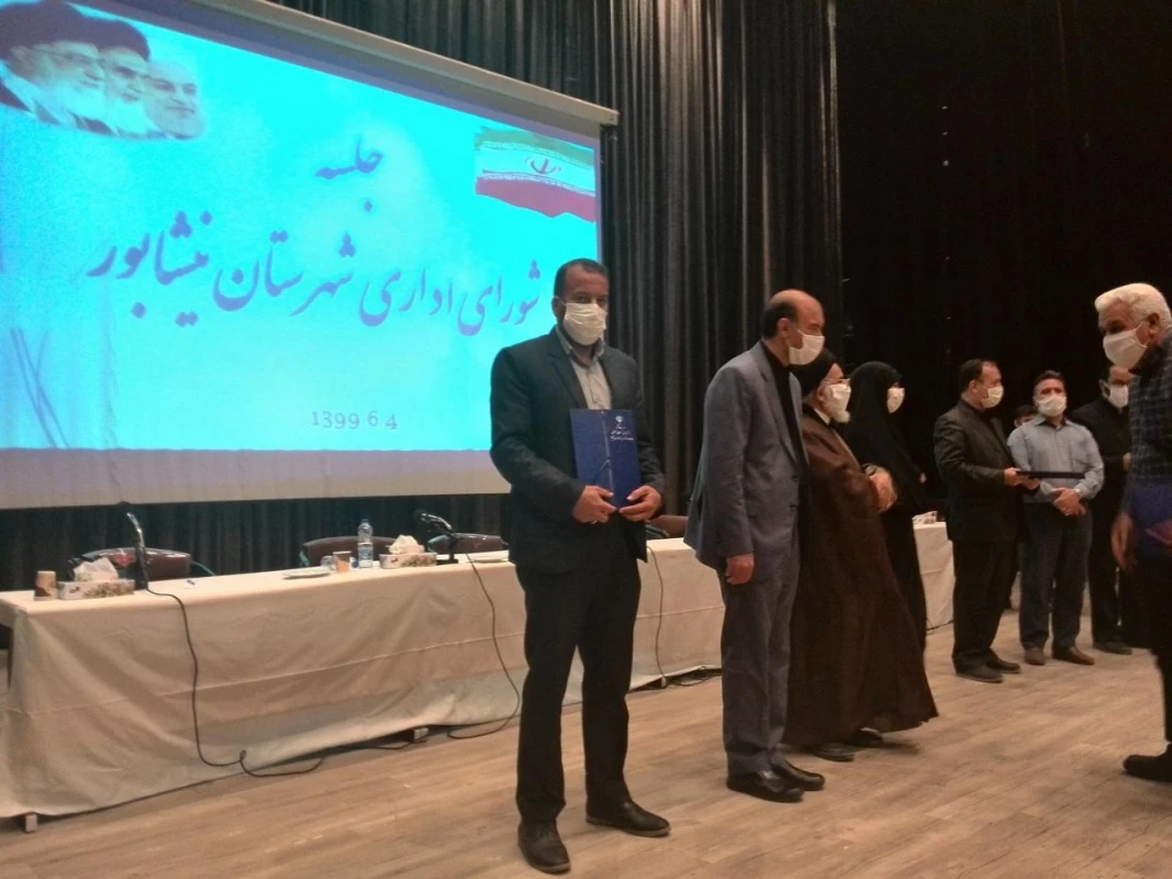 همزمان با گرامی داشت هفته دولت و روز کارمند انجام شد : 
تجلیل از کارمند نمونه دانشگاه فرهنگیان واحد دانشور نیشابور در جلسه شورای اداری شهرستان  2