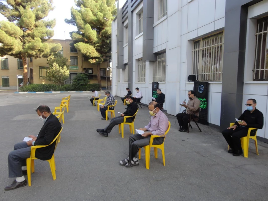 همزمان با سالروز شهادت سید و سالار شهیدان حضرت اباعبدالله الحسین (ع) برگزار شد : 
مراسم قرائت زیارت عاشورا با حضور کارکنان واحد دانشور  3