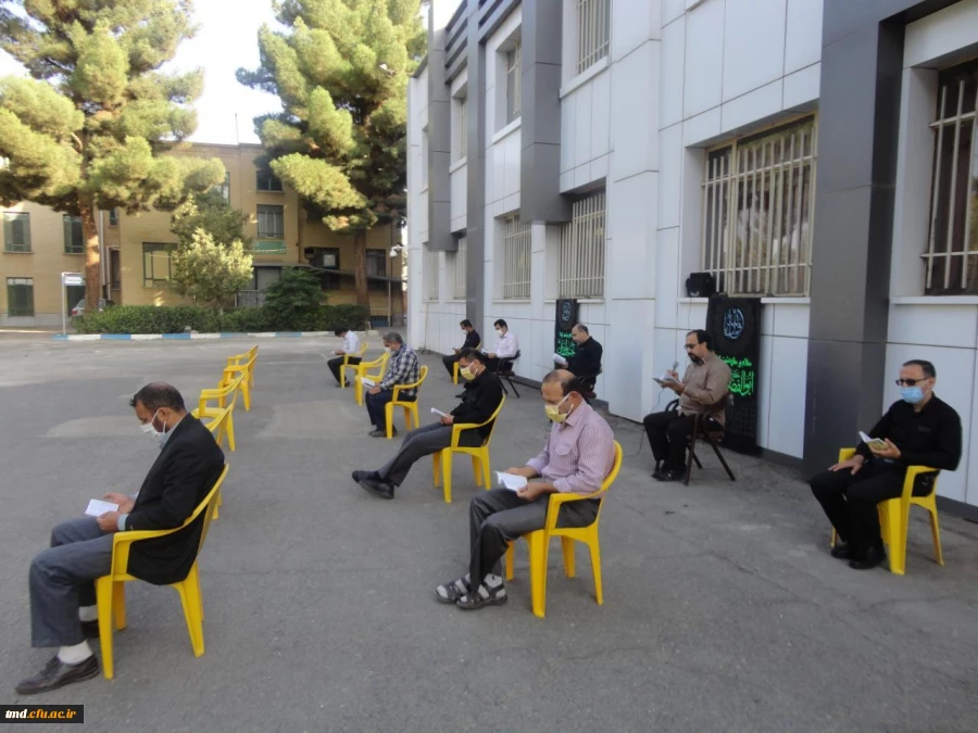 همزمان با سالروز شهادت سید و سالار شهیدان حضرت اباعبدالله الحسین (ع) برگزار شد : 
مراسم قرائت زیارت عاشورا با حضور کارکنان واحد دانشور  3