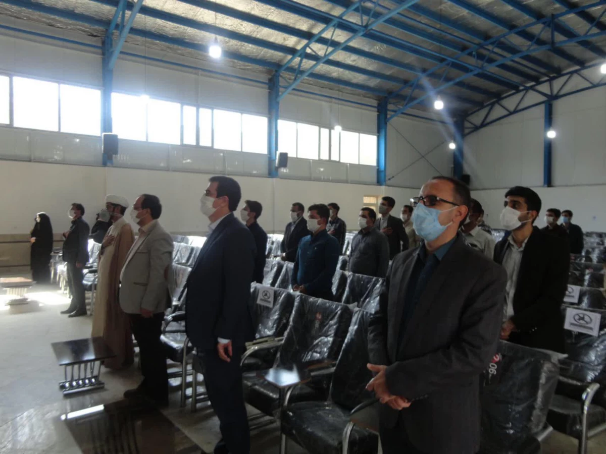 با حضور دانشجویان ساکن شهر نیشابور و با رعایت دستورالعمل های بهداشتی انجام شد : 
آئین آغاز سال تحصیلی 400-1399  دانشگاه فرهنگیان واحد دانشور  3