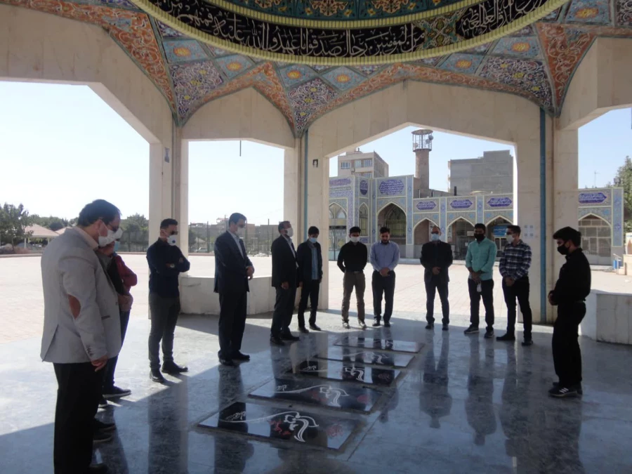 با حضور دانشجویان ساکن شهر نیشابور و با رعایت دستورالعمل های بهداشتی انجام شد : 
آئین آغاز سال تحصیلی 400-1399  دانشگاه فرهنگیان واحد دانشور  4