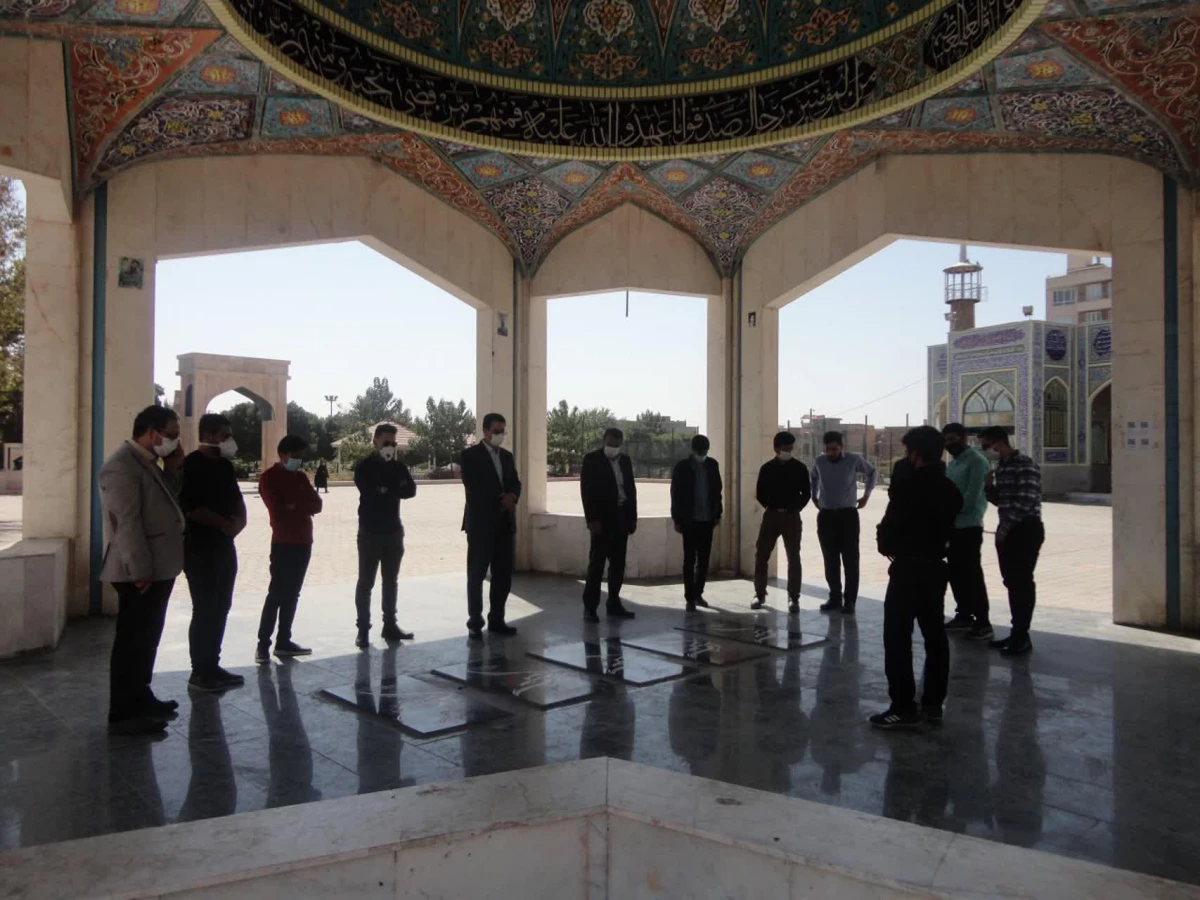 با حضور دانشجویان ساکن شهر نیشابور و با رعایت دستورالعمل های بهداشتی انجام شد : 
آئین آغاز سال تحصیلی 400-1399  دانشگاه فرهنگیان واحد دانشور  5