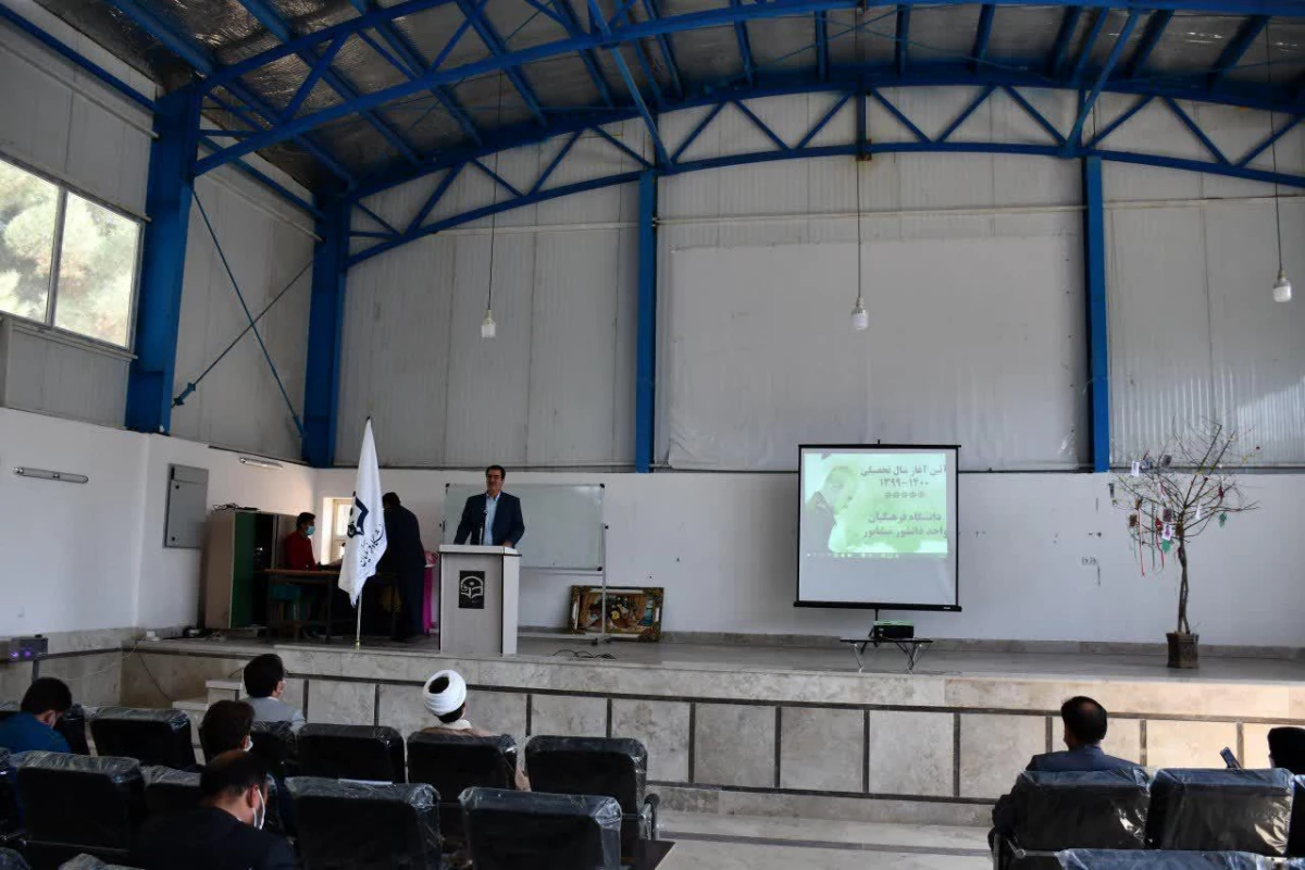 با حضور دانشجویان ساکن شهر نیشابور و با رعایت دستورالعمل های بهداشتی انجام شد : 
آئین آغاز سال تحصیلی 400-1399  دانشگاه فرهنگیان واحد دانشور  7