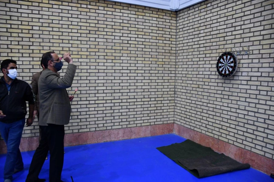 به مناسبت هفته تربیت بدنی برگزار شد :
برگزاری مسابقه دارت بین کارکنان واحد دانشور 
 5