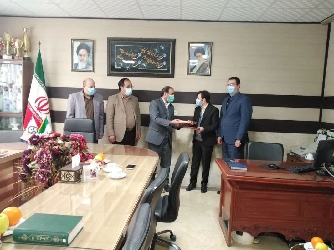 با حضور آقای  امیدی مسئول حراست دانشگاه فرهنگیان خراسان رضوی برگزار شد : 
مراسم معارفه کارشناس حراست واحد دانشور  2