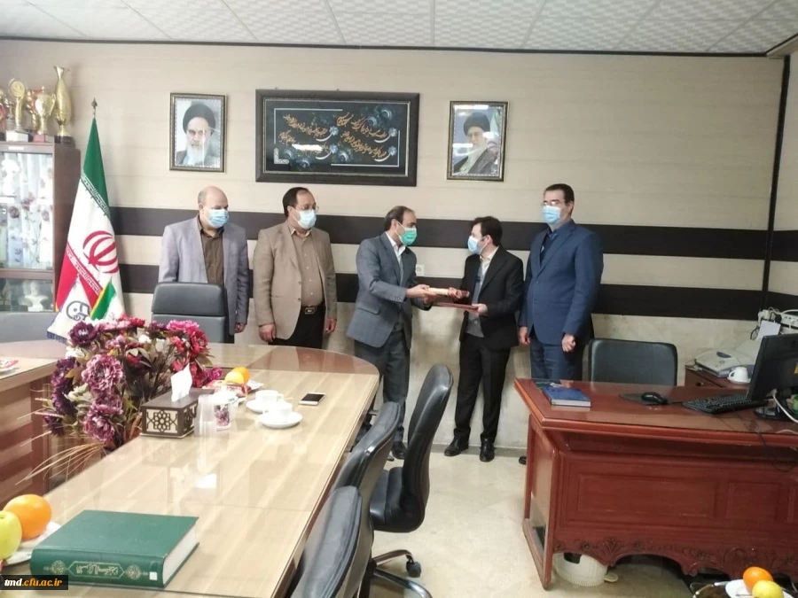 با حضور آقای  امیدی مسئول حراست دانشگاه فرهنگیان خراسان رضوی برگزار شد : 
مراسم معارفه کارشناس حراست واحد دانشور  2