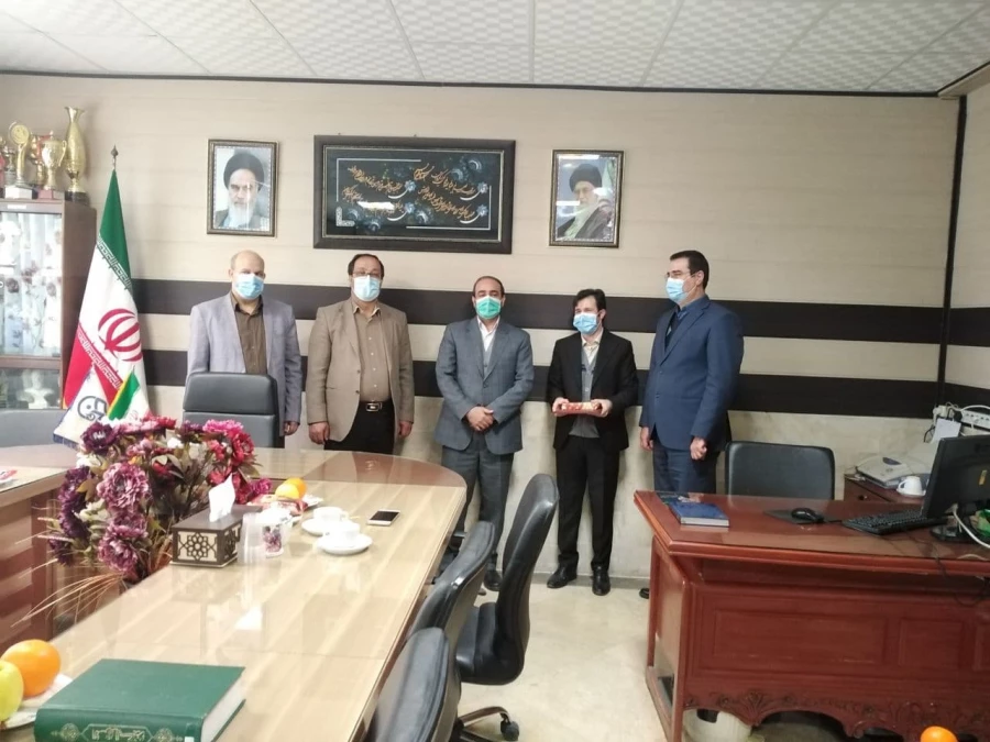 با حضور آقای  امیدی مسئول حراست دانشگاه فرهنگیان خراسان رضوی برگزار شد : 
مراسم معارفه کارشناس حراست واحد دانشور  3