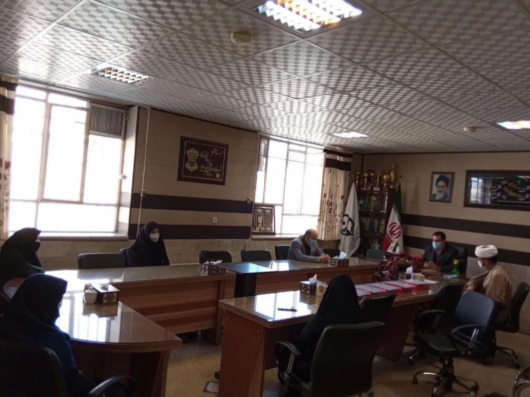 همزمان با میلاد حضرت زهرا( سلام الله علیها) و بزرگداشت مقام مادر برگزار شد : 
تجلیل از کارکنان خواهر واحد  دانشور نیشابور  4