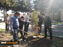 همزمان با هفته منابع طبیعی و روز درختکاری انجام شد : 
غرس چند اصله نهال در محوطه دانشگاه فرهنگیان واحد دانشور  4