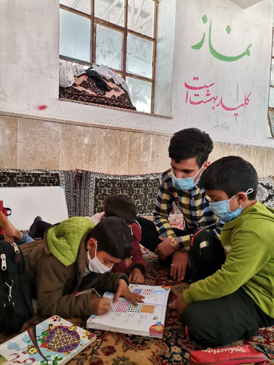 به همت بسیج دانشجویی واحد دانشور برگزار شد : 
حرکت جهادی دانشجویان واحد دانشور درایام نوروز  5