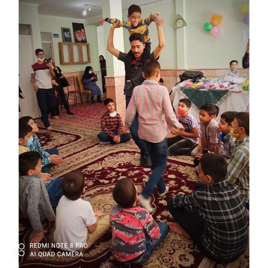 همزمان با عید سعید غدیر و با همت دانشجویان واحد دانشور انجام شد : 
برگزاری جشن در دو مرکز نگهداری کودکان بی سرپرست وابسته به بهزیستی  2