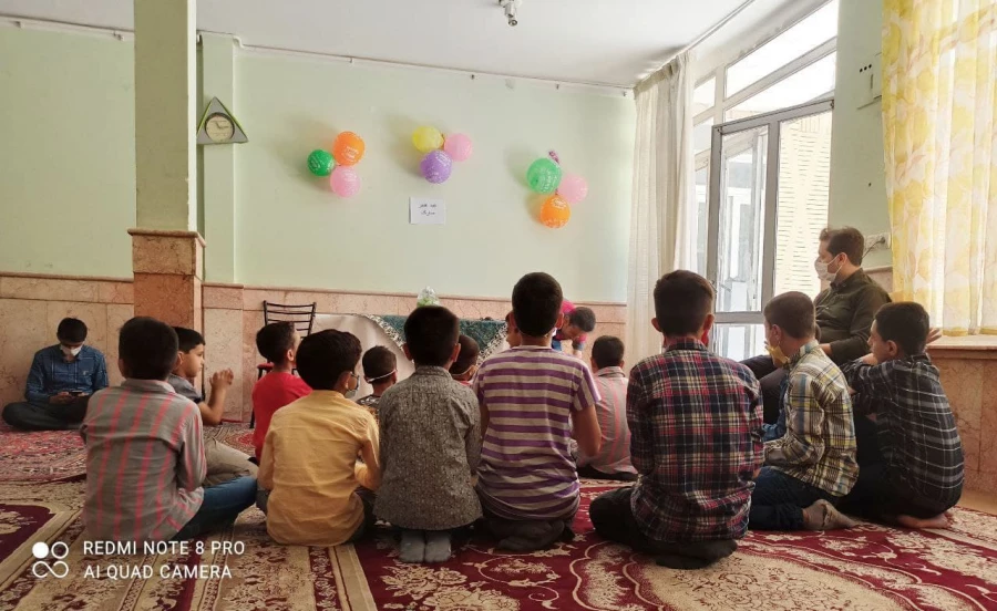 همزمان با عید سعید غدیر و با همت دانشجویان واحد دانشور انجام شد : 
برگزاری جشن در دو مرکز نگهداری کودکان بی سرپرست وابسته به بهزیستی  4