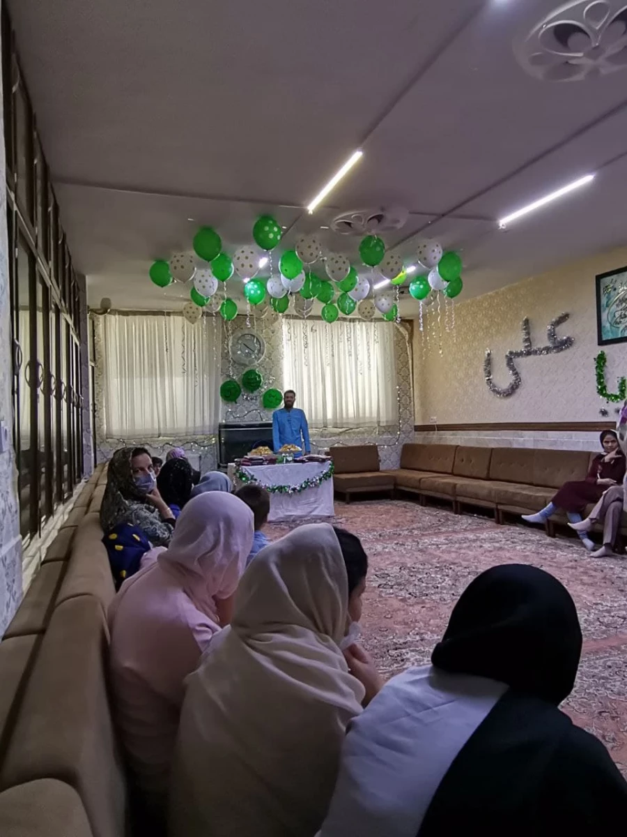 همزمان با عید سعید غدیر و با همت دانشجویان واحد دانشور انجام شد : 
برگزاری جشن در دو مرکز نگهداری کودکان بی سرپرست وابسته به بهزیستی  9