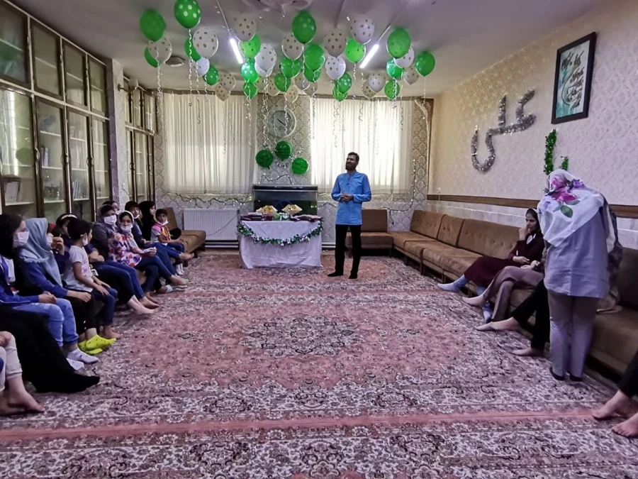 همزمان با عید سعید غدیر و با همت دانشجویان واحد دانشور انجام شد : 
برگزاری جشن در دو مرکز نگهداری کودکان بی سرپرست وابسته به بهزیستی  10