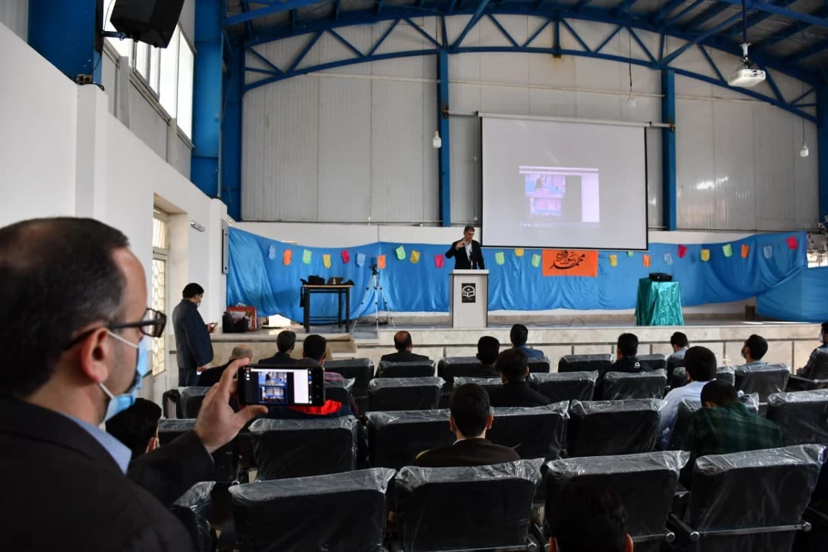 همزمان با سالروز میلاد حضرت رسول اکرم ( ص)  و میلاد امام جعفر صادق ع  برگزار شد : 
ایین استقبال از دانشجویان جدید الورود  2