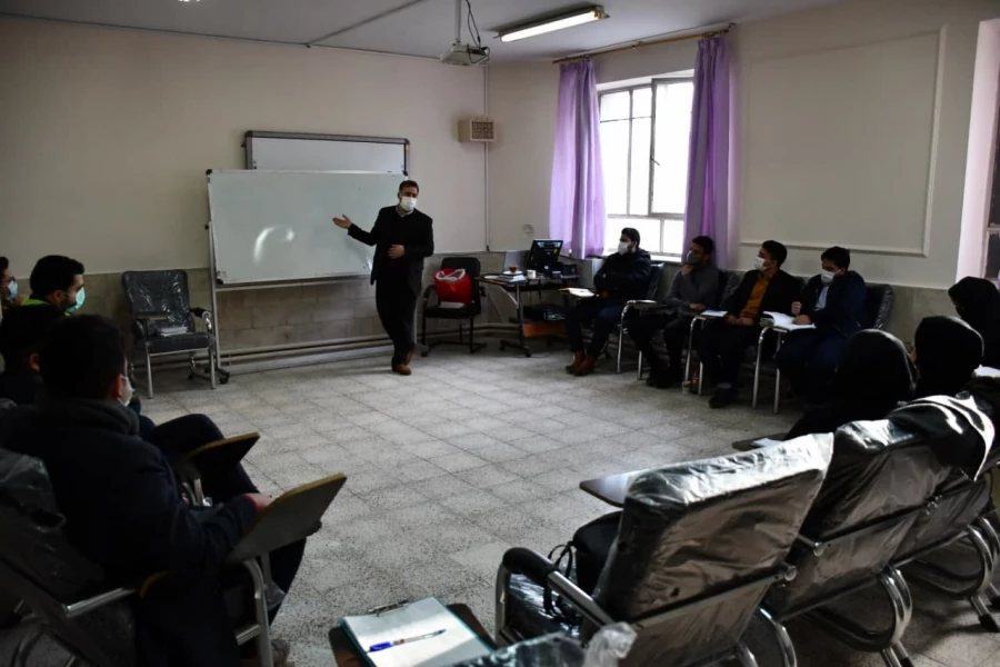 همزمان با دهه مبارک فجر  و به همت بسیج دانشجویی شهرستان نیشابور برگزار شد : 
کارگاه مهارت های تسهیل گری در آموزش  با حضور دکتر مقیمی  3