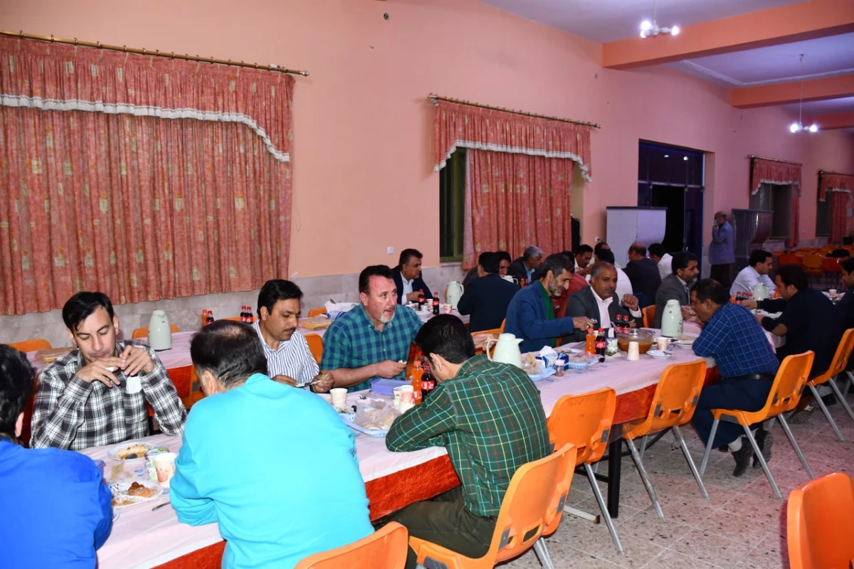 همرمان با روزهای پایانی ماه مبارک رمضان و هفته بزرگداشت مقام معلم انجام شد : 
ضیافت افطاری ویژه اساتید واحد دانشور نیشابور  4