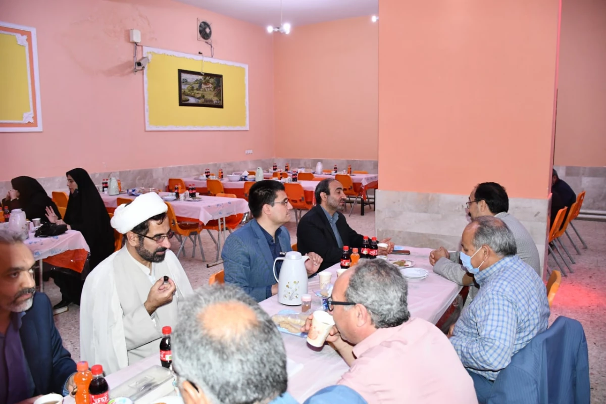 همرمان با روزهای پایانی ماه مبارک رمضان و هفته بزرگداشت مقام معلم انجام شد : 
ضیافت افطاری ویژه اساتید واحد دانشور نیشابور  6