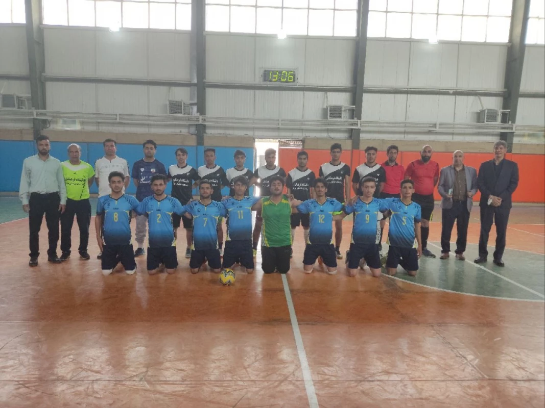 همزمان با دهه سرآمدی آموزش و هفته خوابگاهها انجام شد : 
دیدار دوستانه ورزشی و مسابقات دانشجویی بین دو تیم واحد نیشابور و سبزوار  3